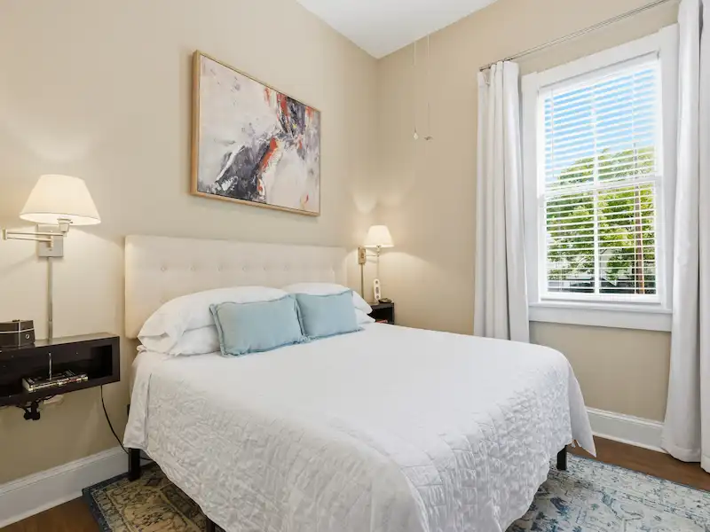 Suite 316A kitchen under cabinet lighting and subway tile backsplash â€” Victorian District rental Savannah